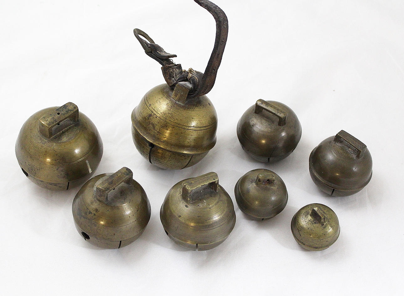 BJÄLLROR, malm, 8 st.