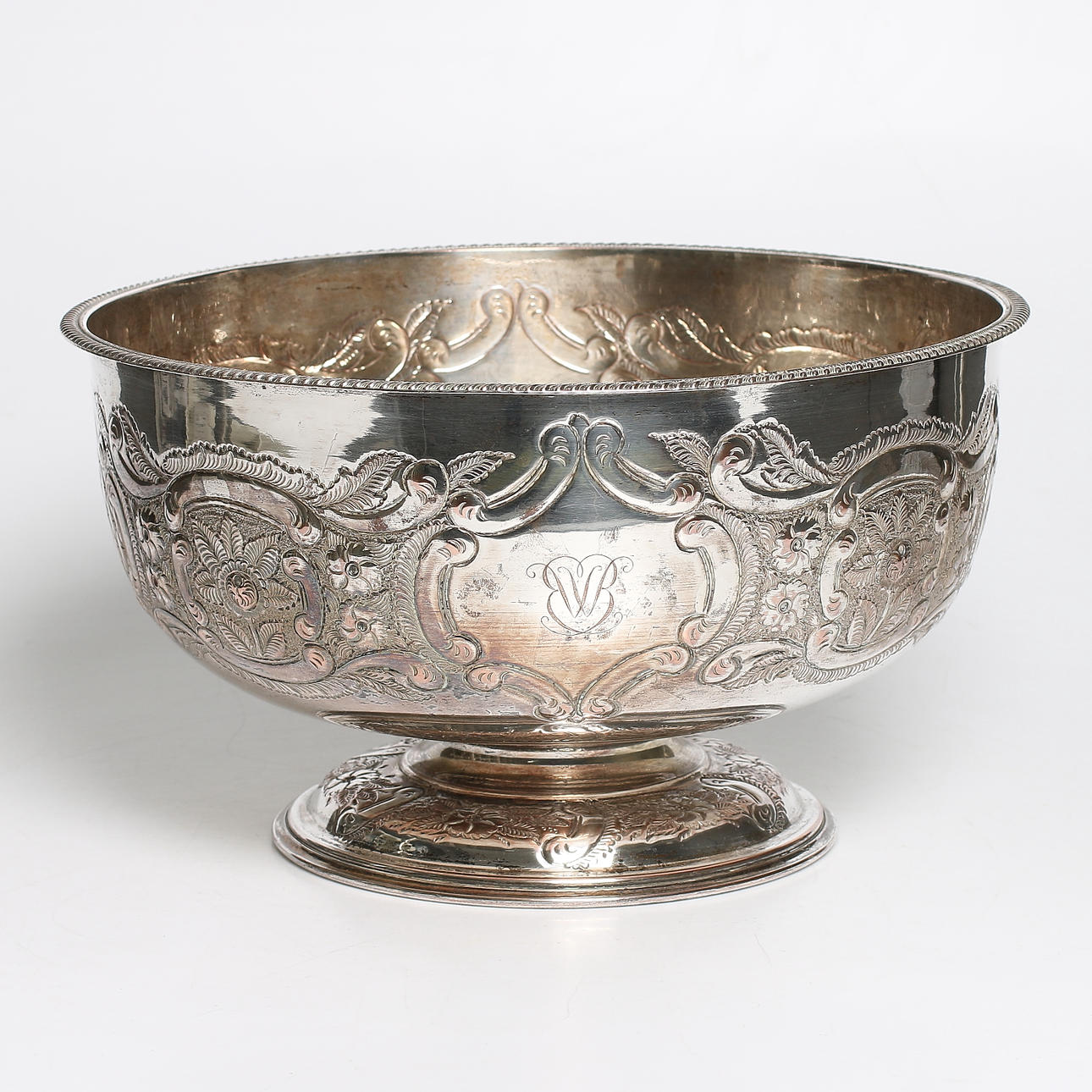 BÅLSKÅL, försilvrat koppar. England 1900-talets mitt.