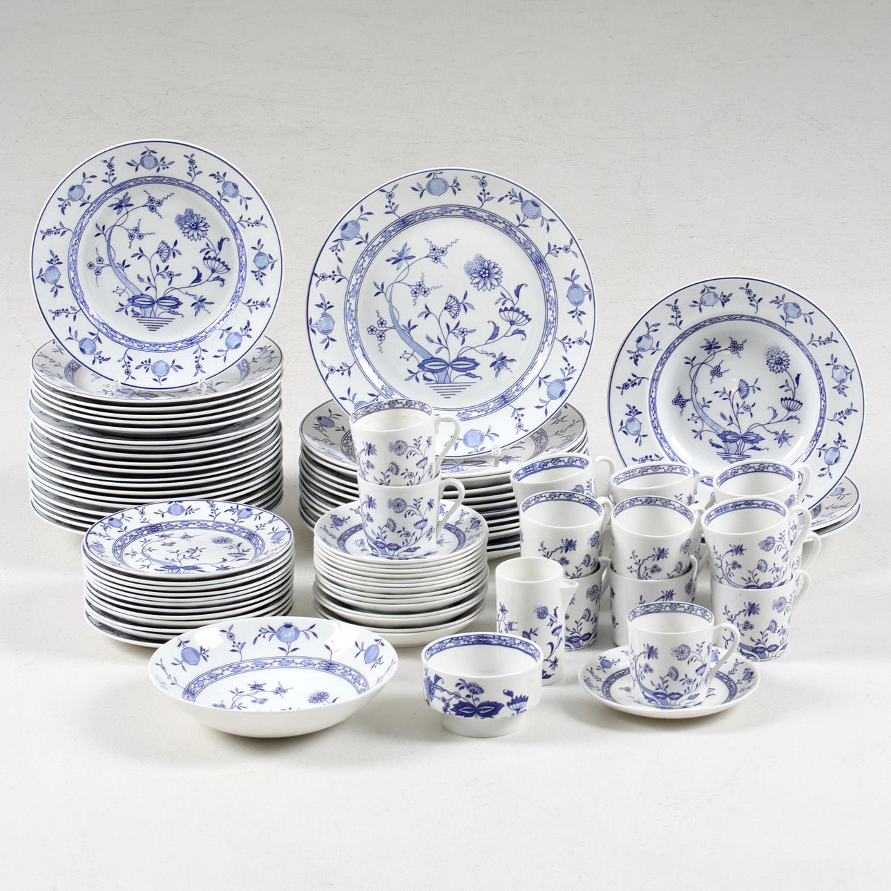 SERVISDELAR, 79 delar, porslin, "Dresden", Gustavsberg.