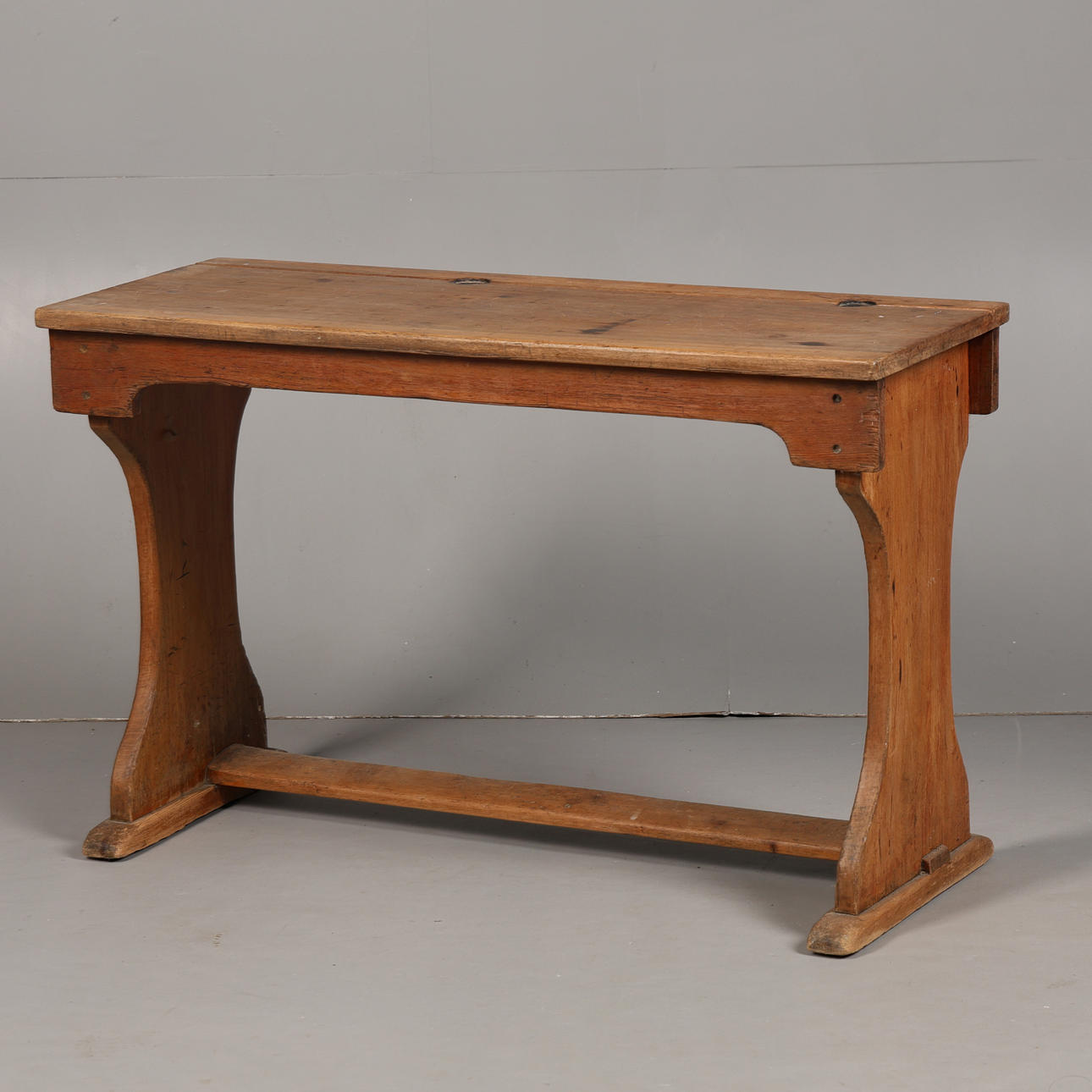 SKOLBORD, BOK, 1900-TALETS MITT.