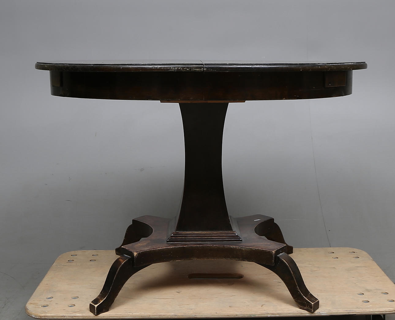 BORD, Karl Johan stil, 1900-talets första hälft.