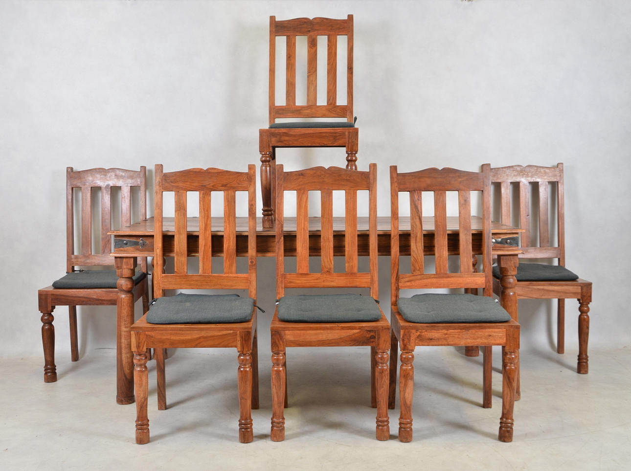 MATBORD samt SEX STOLAR, spansk modell, modern tillverkning.