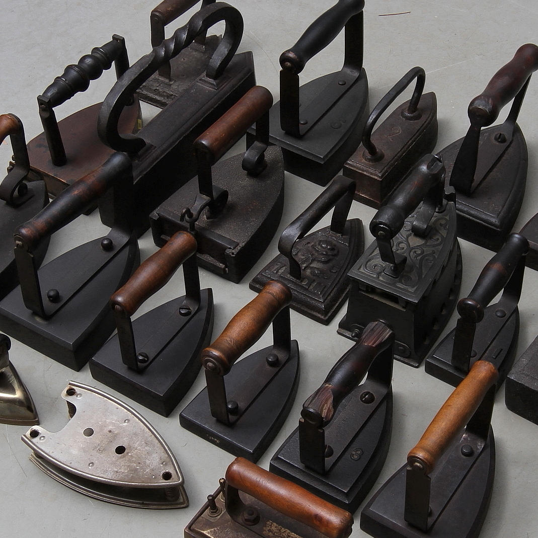 STRYKJÄRN, 20 st, flertalet i järn, 18 & 1900-tal.