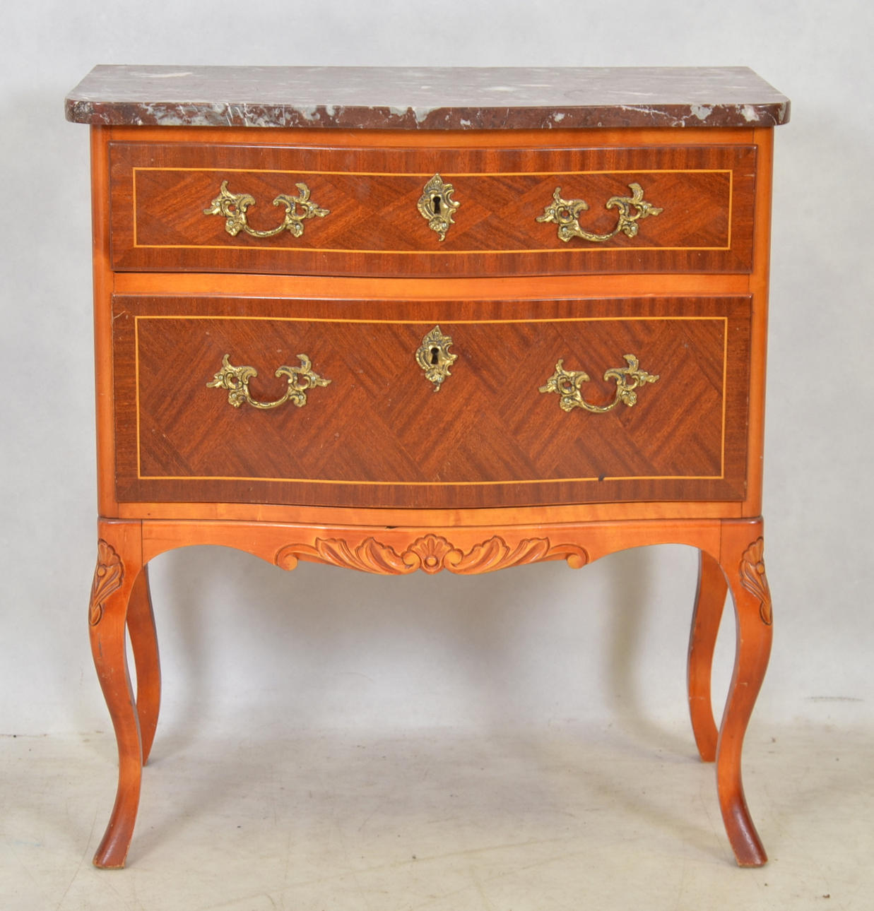 BYRÅ med marmorskiva, 1900-tal.