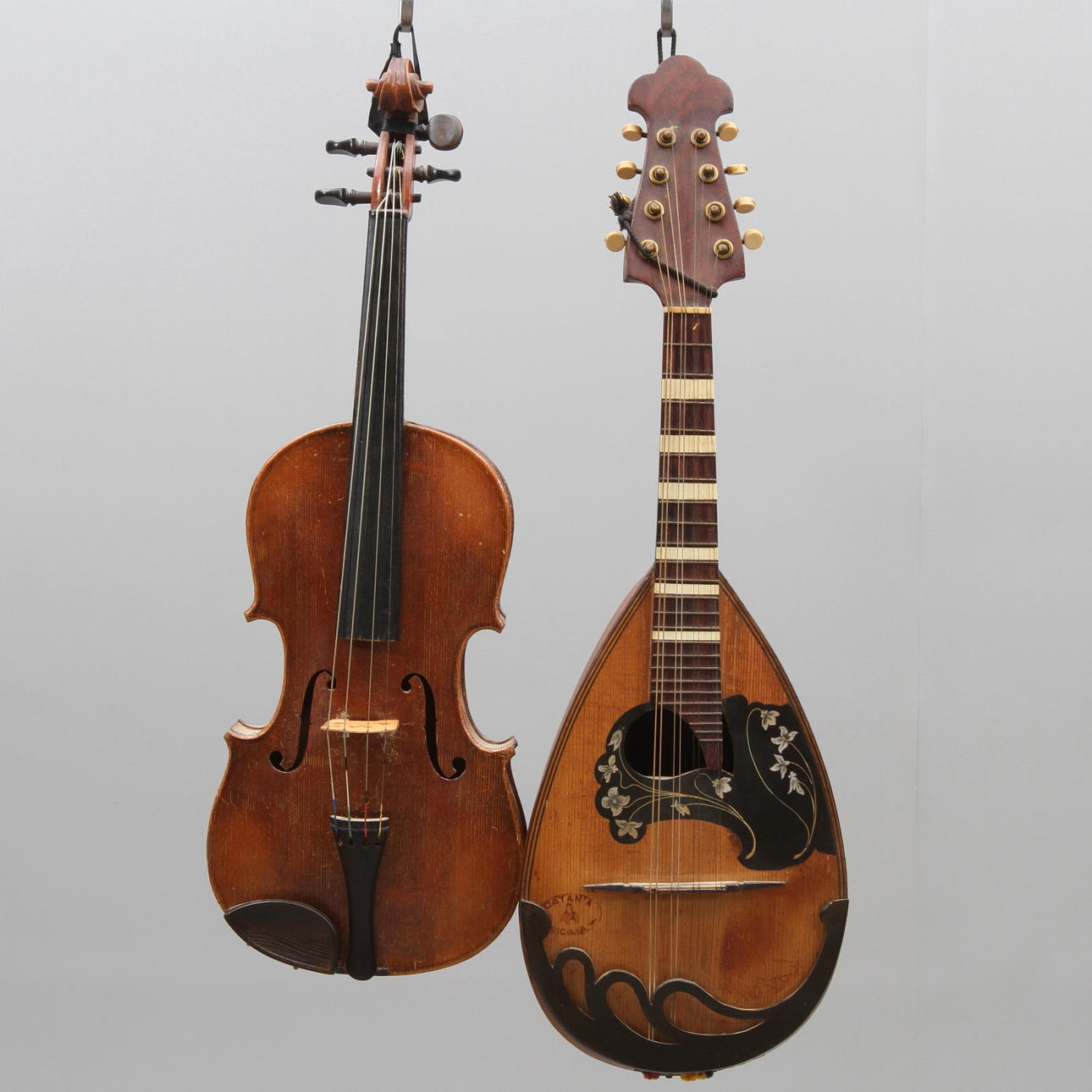 FIOL samt MANDOLIN.