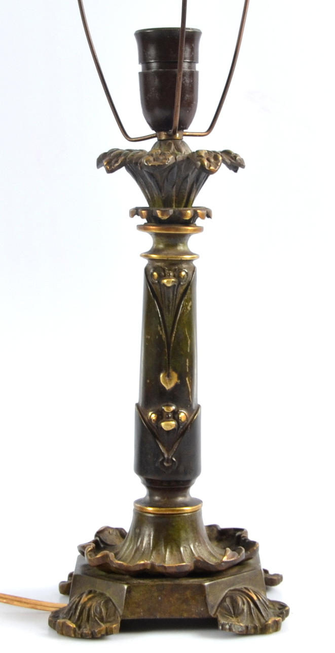 BORDSLAMPA, EMERET, brons. 1900-talets första hälft.