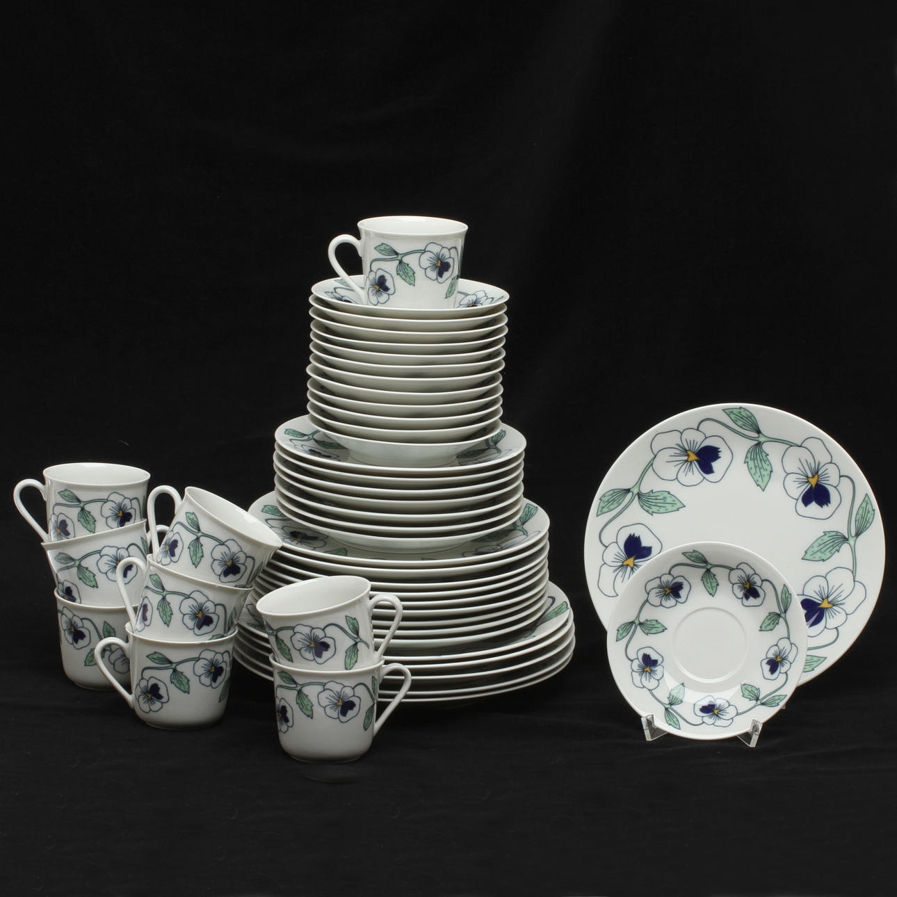 SERVISDELAR, 34 delar, porslin, "Sylvia", Sylvia Lechovius för Rörstrand.