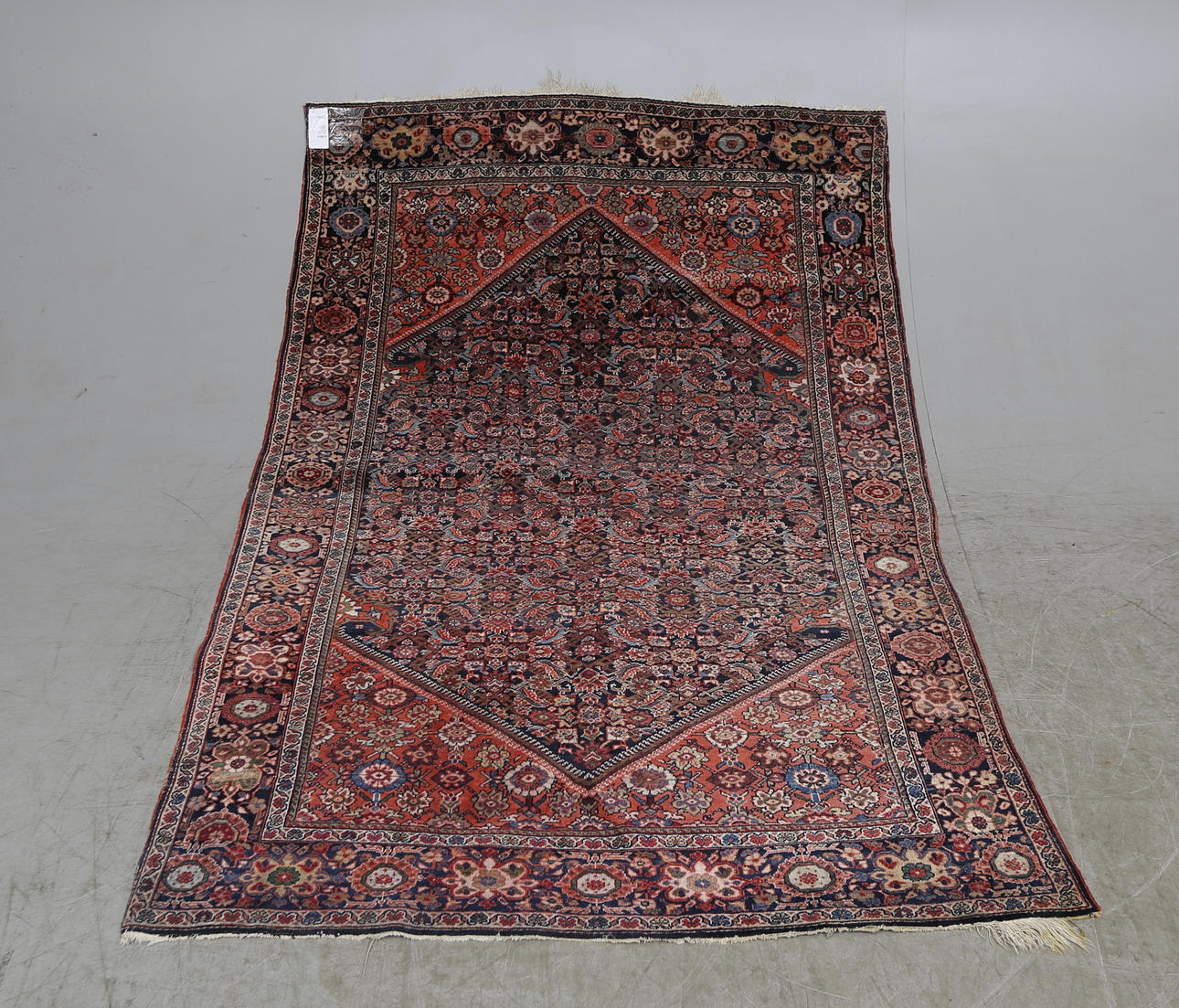 MATTA, persisk, semiantik/antik, proveniens Duseborg Lagerfeldt, ca. 189x126 cm.