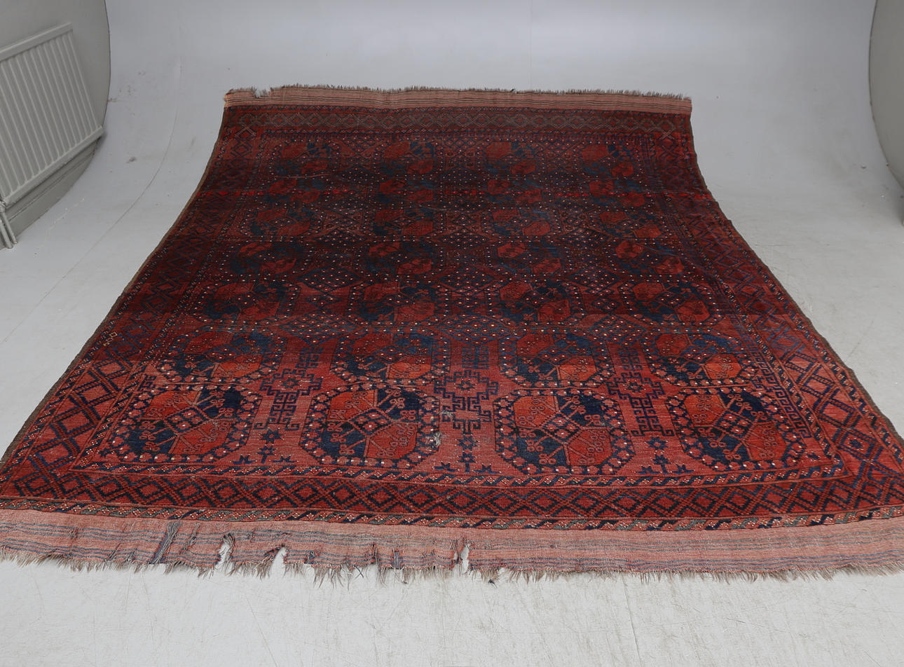 MATTA, orientalisk, semiantik/antik, proveniens Duseborg Lagerfeldt, ca. 302x260 cm.