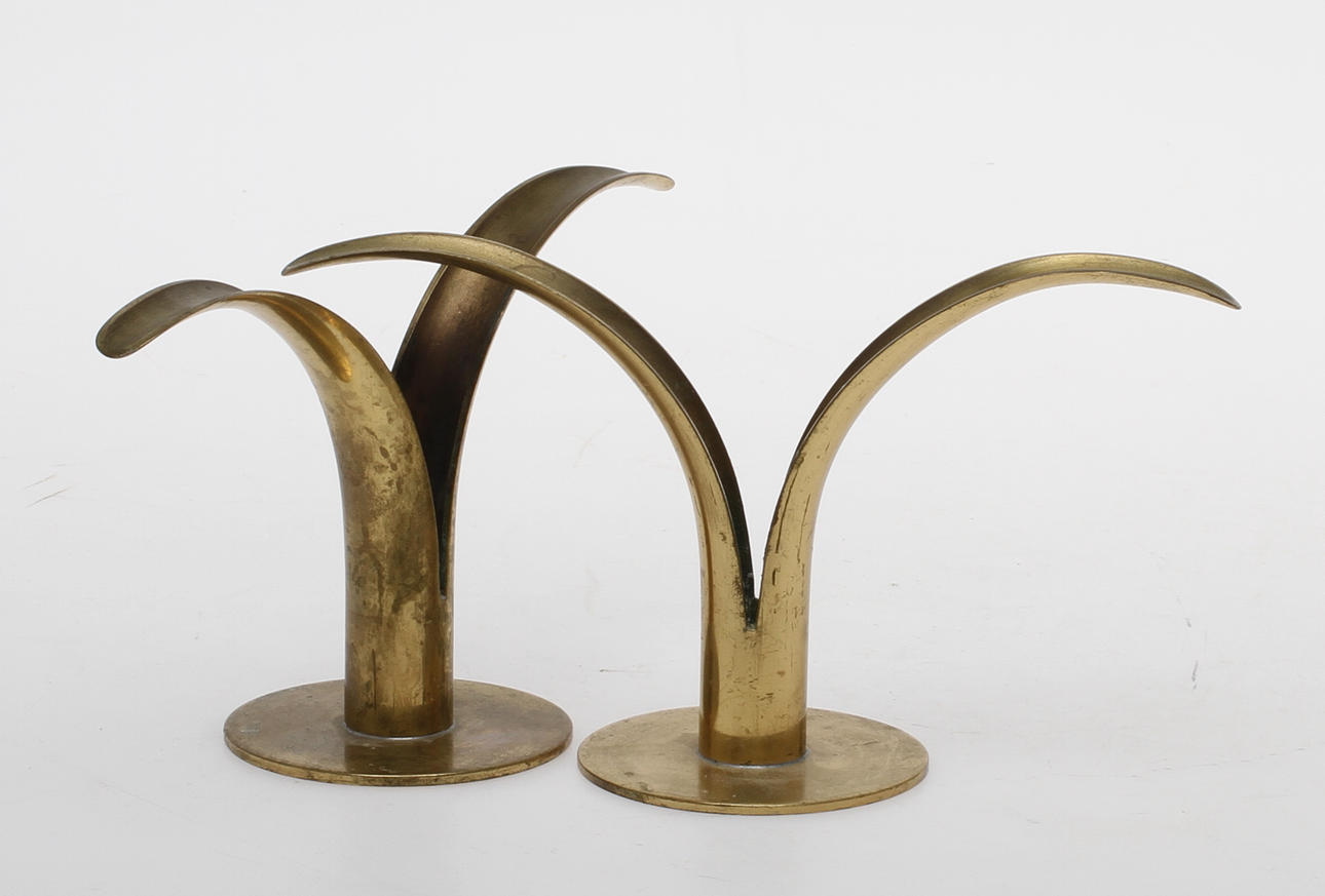 LJUSSTAKAR 1 par, mässing, "Lilja", Ivar Ålenius Björk Ystad metall.