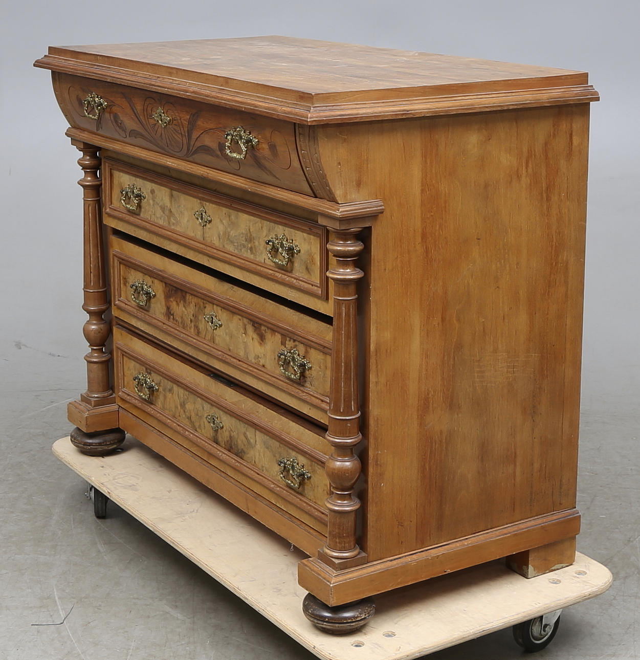 BYRÅ, nyrenässans, omkring 1900.