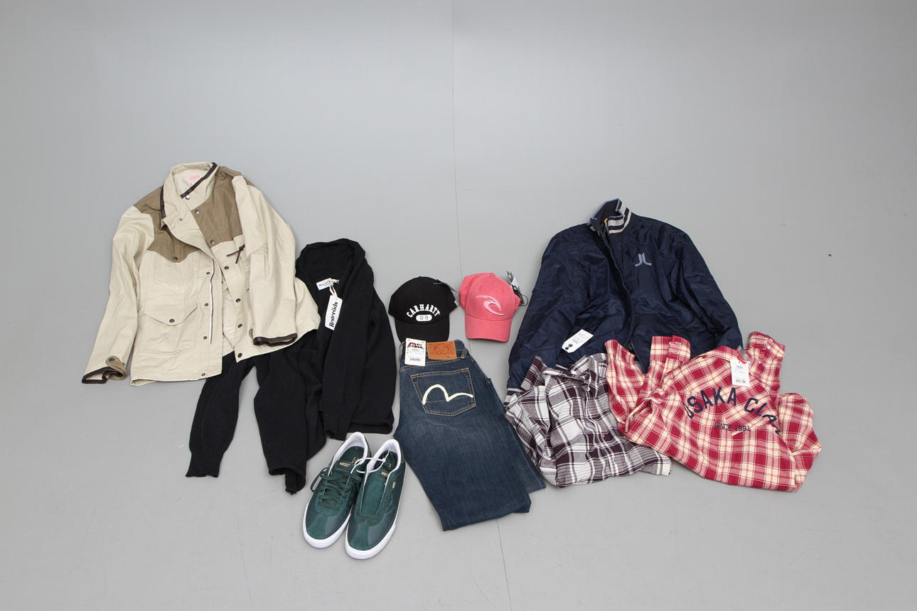 NYA KLÄDER, 8 del, blandade strl, konkursen efter first aid.