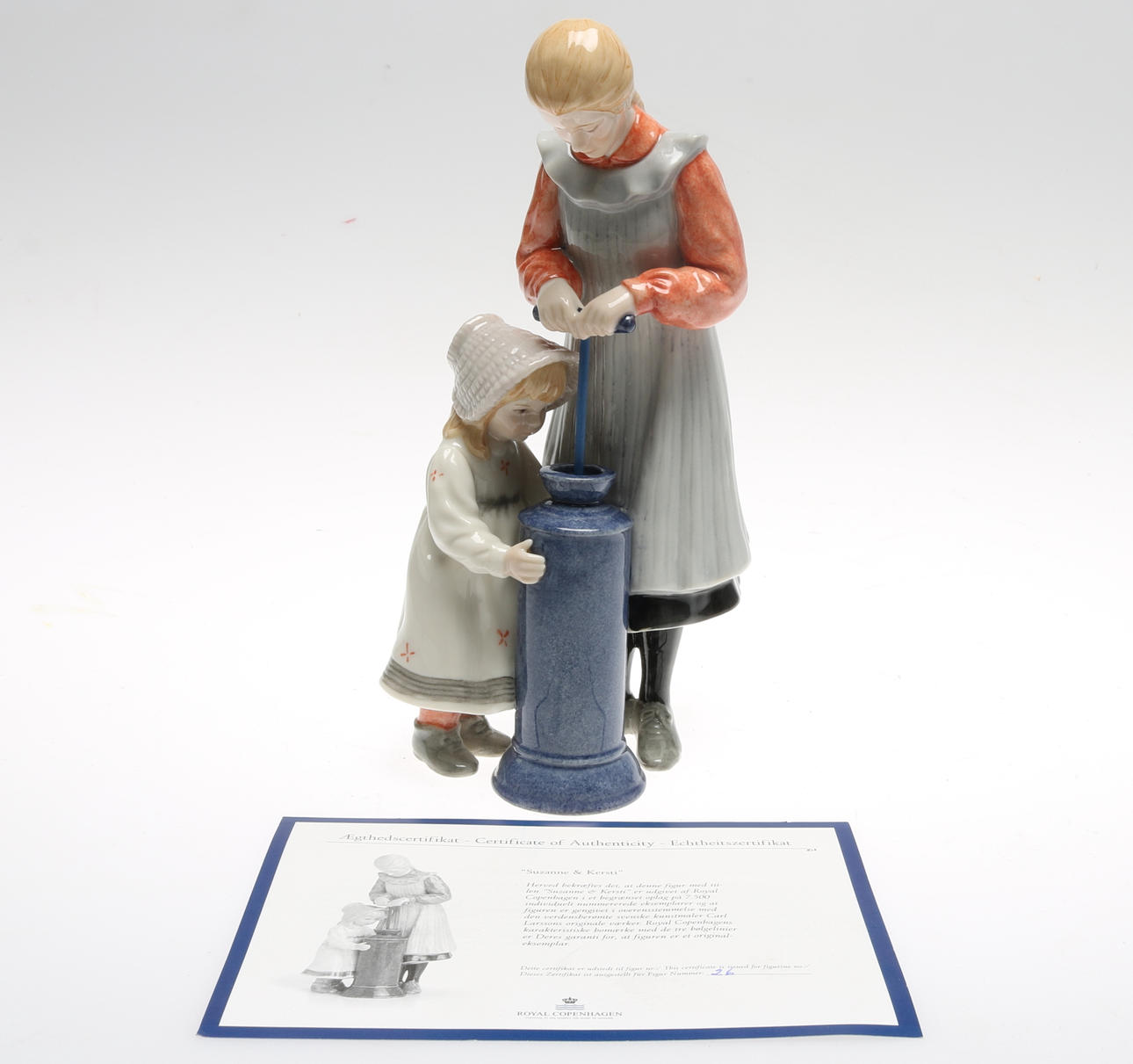 FIGURIN, porslin, "Suzanne & Kersti", nr 26/7500, Royal Copenhagen, Danmark.