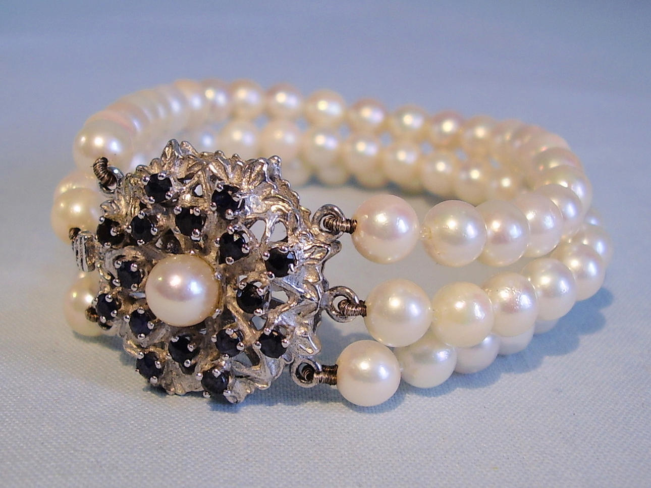 PÄRLARMBAND JAPANSKA AKOYA PÄRLOR 3 RADER.