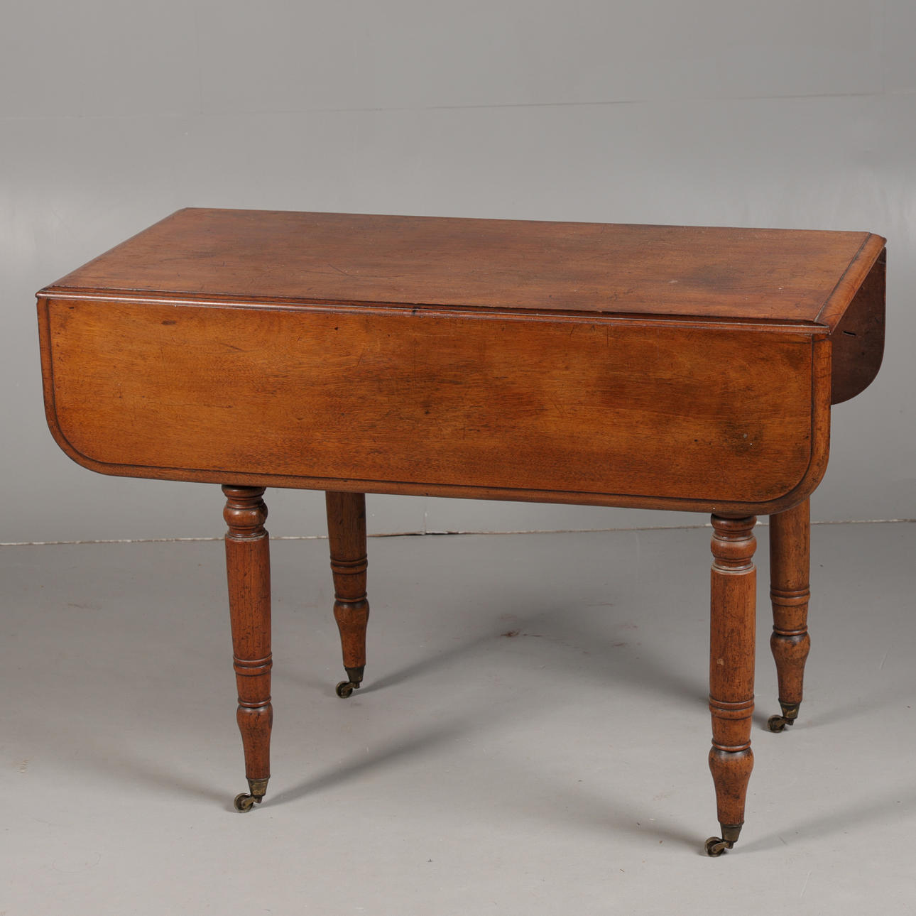 A VICTORIAN MAHOGANY DROP LEAF TABLE.
