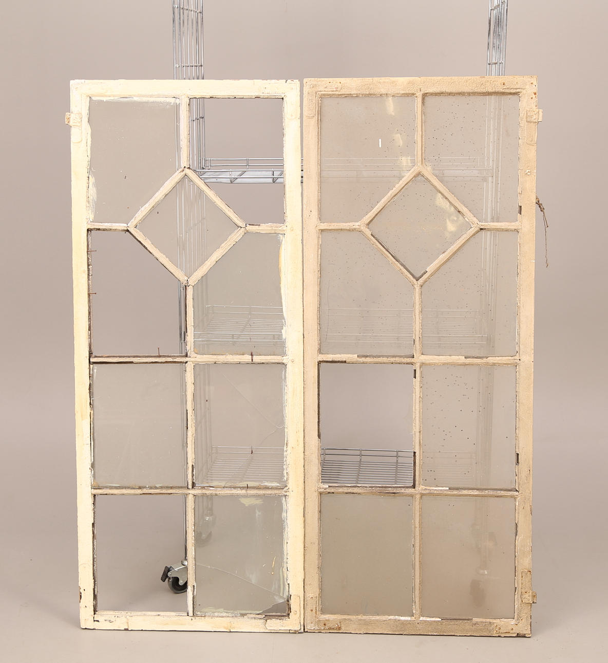 FÖNSTER, ett par, englas, spröjsade, 9 rutor/st, vit/vit, 1860/70-tal.