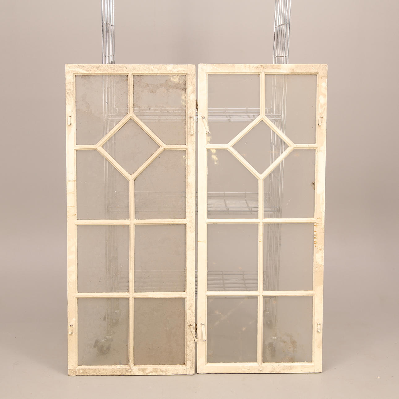 FÖNSTER, ett par, englas, spröjsade, 9 rutor/st, vit/vit, 1860/70-tal.