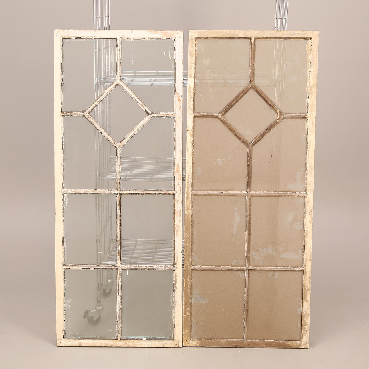FÖNSTER, ett par, englas, spröjsade, 9 rutor/st, vit/grå, 1860/70-tal.