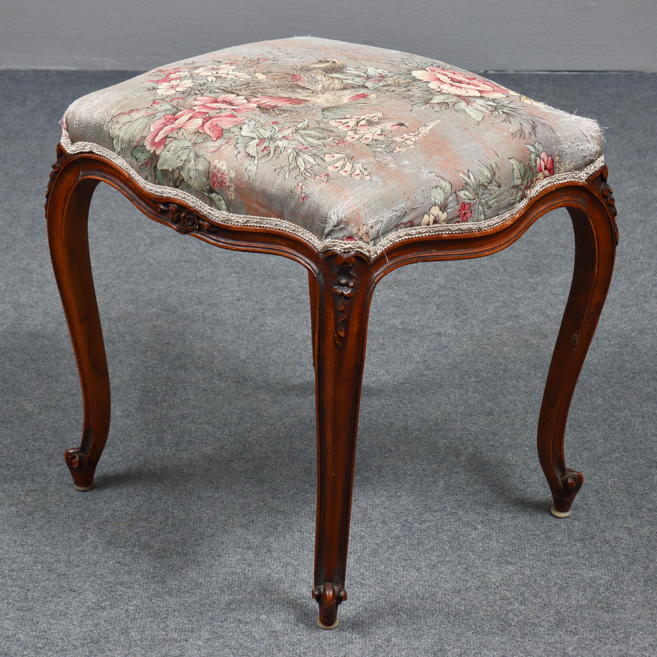 WALNUT FRENCH ROCOCO STOOL, 20TH CENTURY.