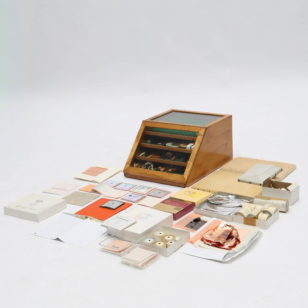 TOOLS, for gilding frames and more, display cabinets and a lot of ...