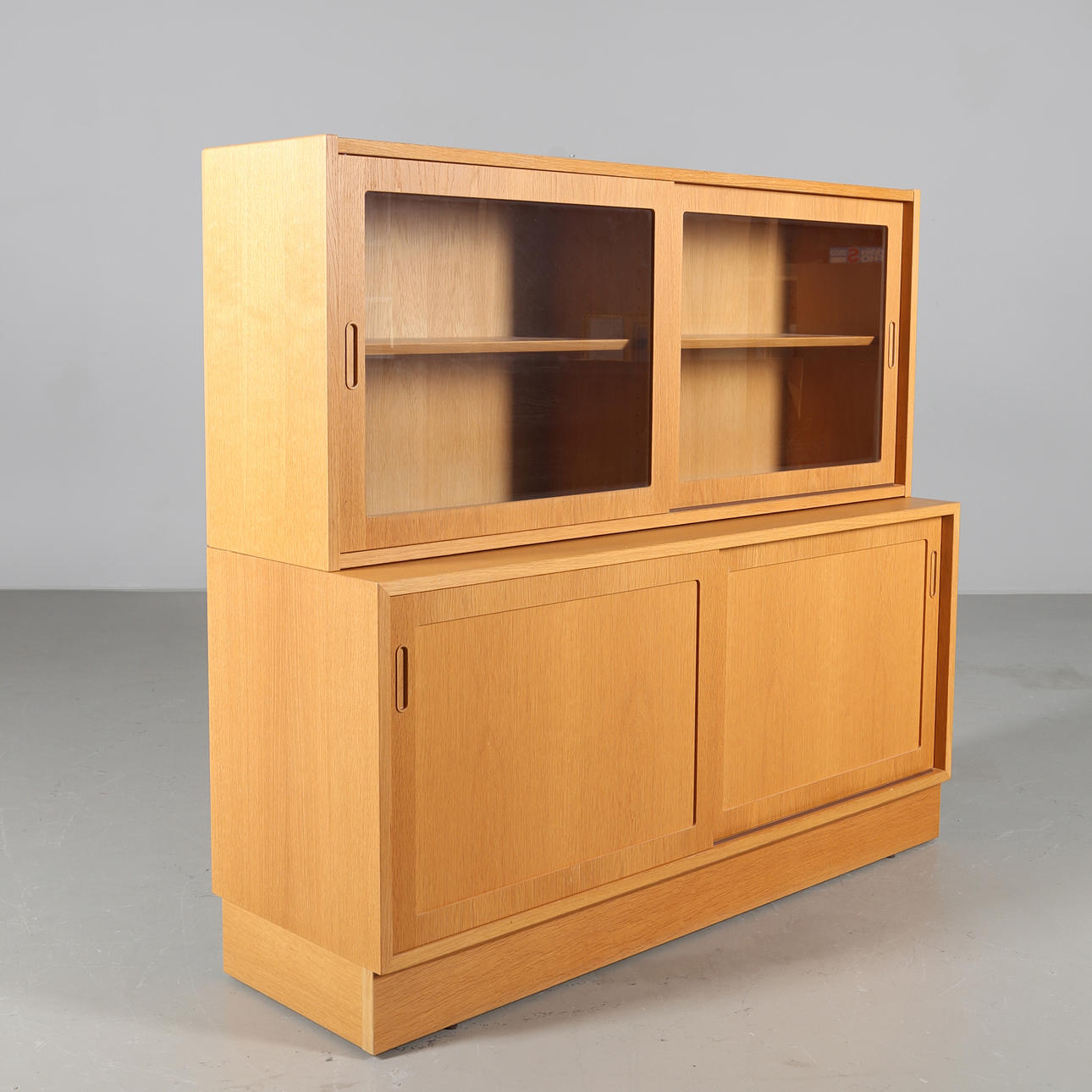 HYLLSYSTEM, 2 delar, ek, Poul Hundevad, Danmark.