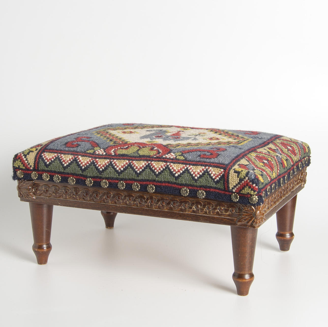 PALL, broderad dyna, 1900-tal, broderiet daterat 1974.