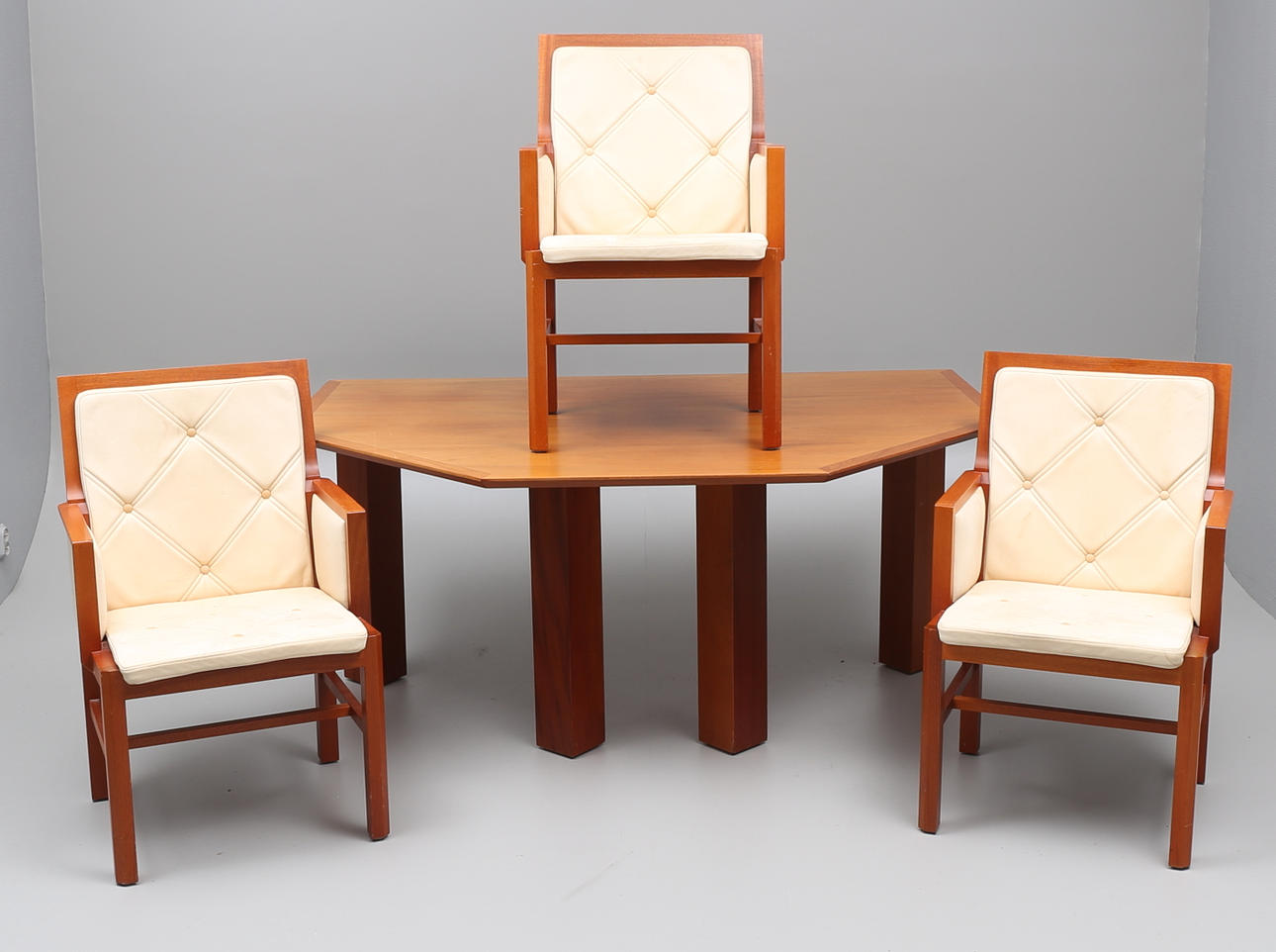 BERNT ANDERSSON. Bord samt stolar, 3 st, "Skyline", Skandi-Form, 1987.