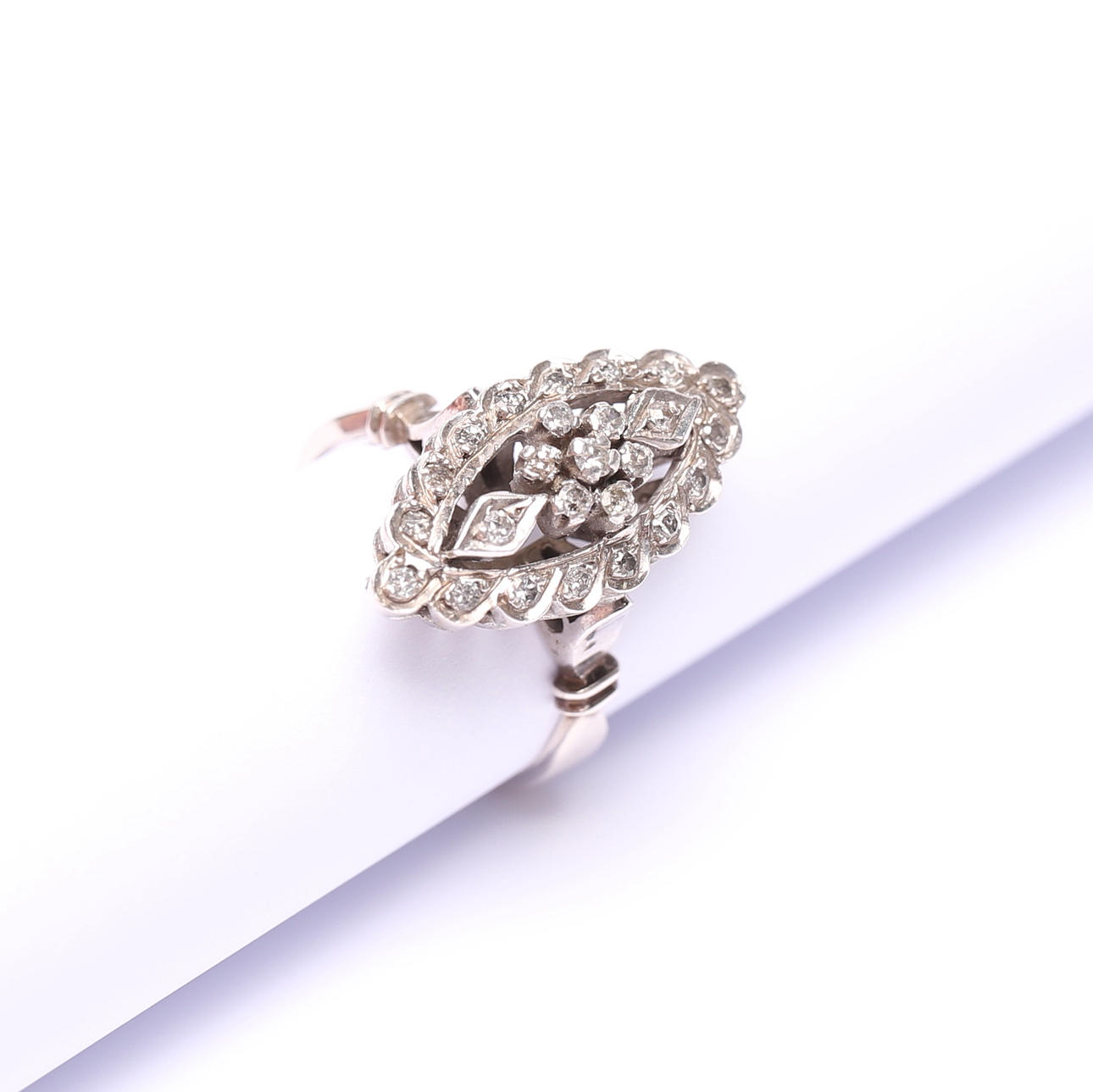 RING, silver and diamonds, weight approx. 5,4 g.