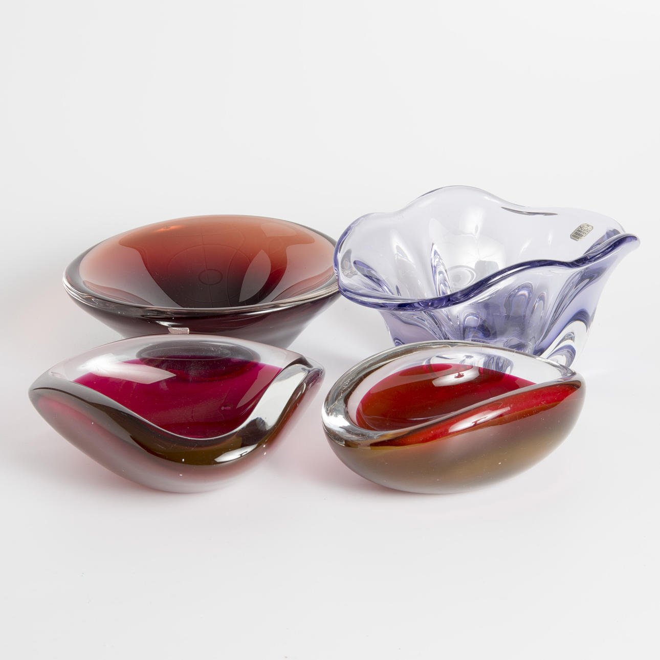 SKÅLAR, 4 stycken, färgat glas, bl.a. Kosta och Orrefors.