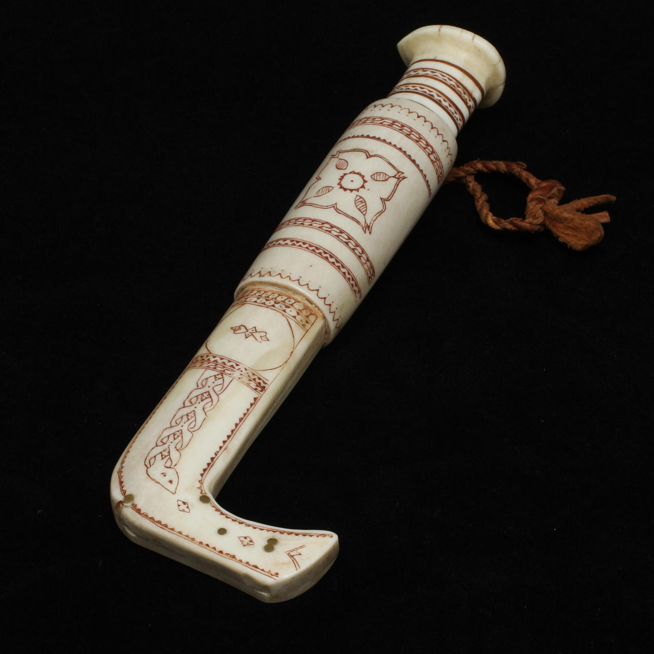 KNIV, Samisk hantverk, renhorn, monogramsignerad.