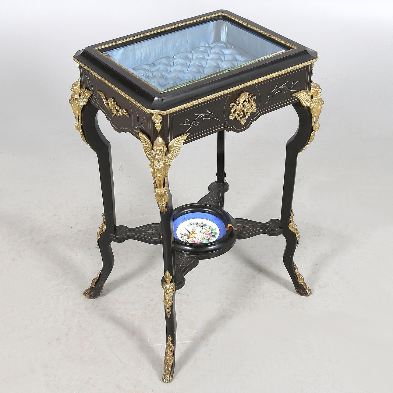 MONTERBORD, svärtat trä, Frankrike. Sekelskiftet 1800/1900.