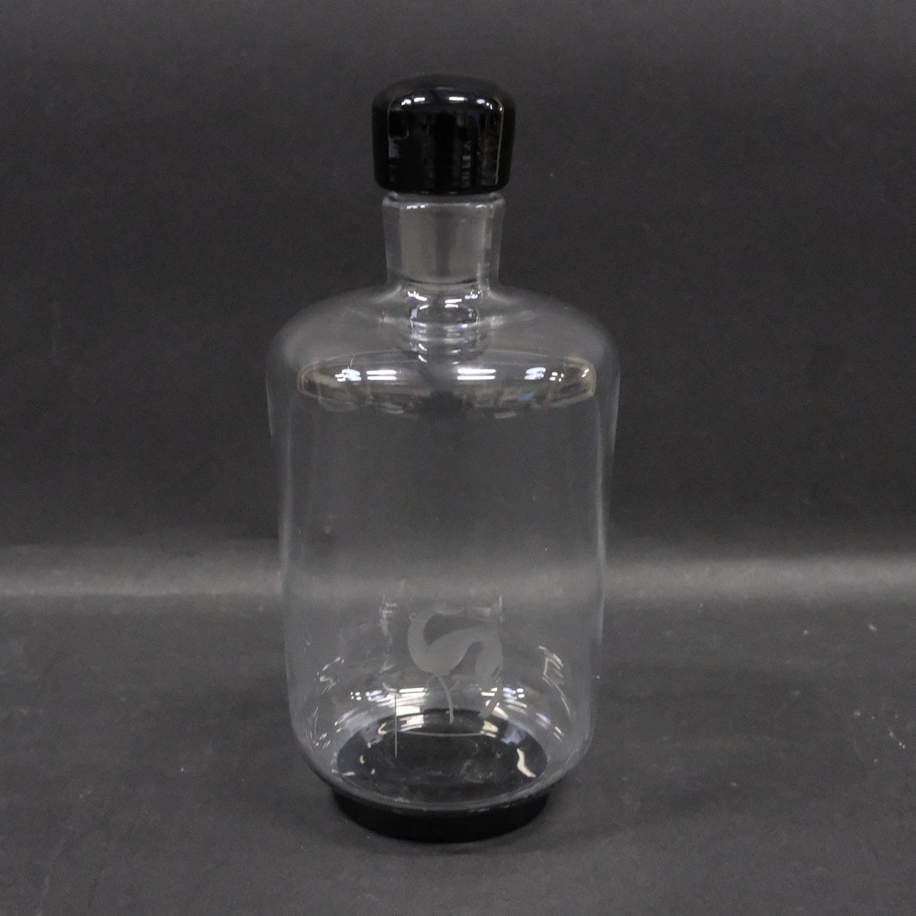 VICKE LINDSTRAND. DECANTER, ORREFORS, ART DECO.