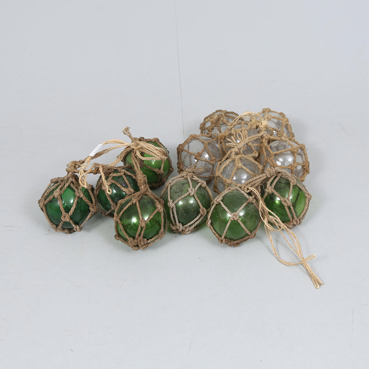 KELLUKKEET, VIHREÄT, LÄPINÄKYVÄT LASIT.