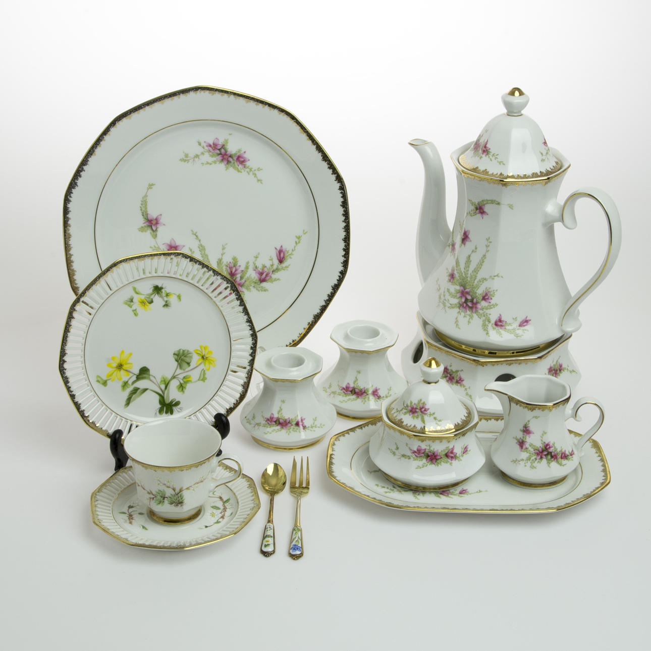 KAFFESERVIS, 69 delar, "Flora Alphina", Svaneholm.