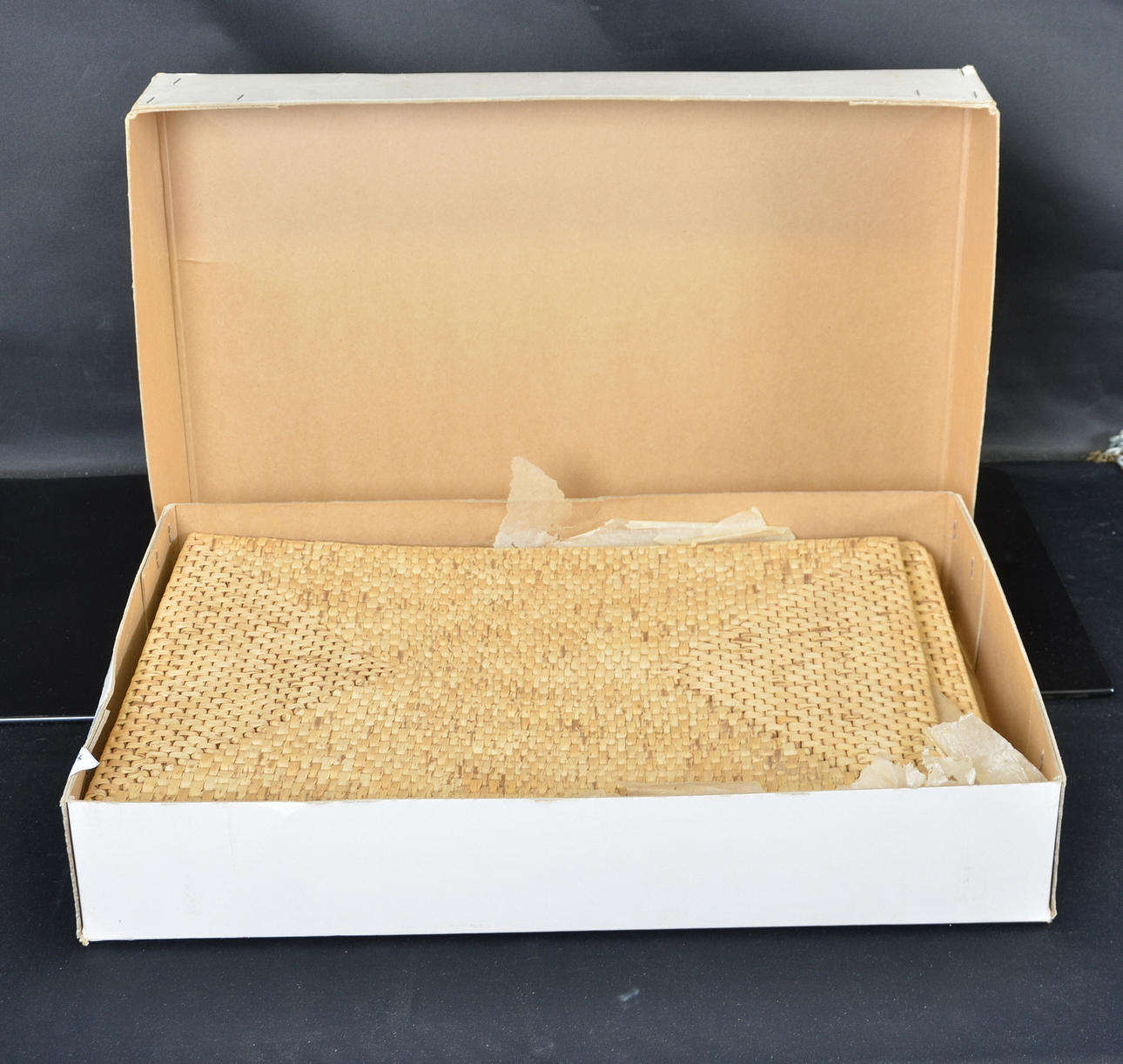 BORDSTABLETTER 6 st proveniens Prinsessan Lilian.