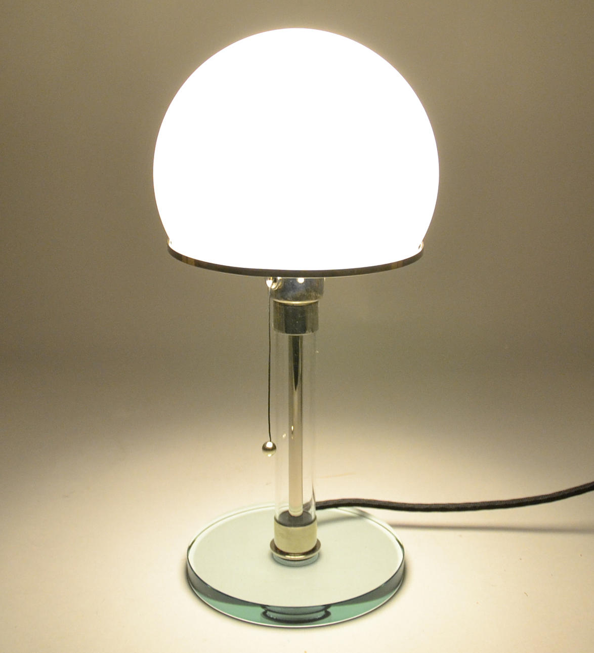 WILHELM WAGENFELD. BORDSLAMPA, WG 24.