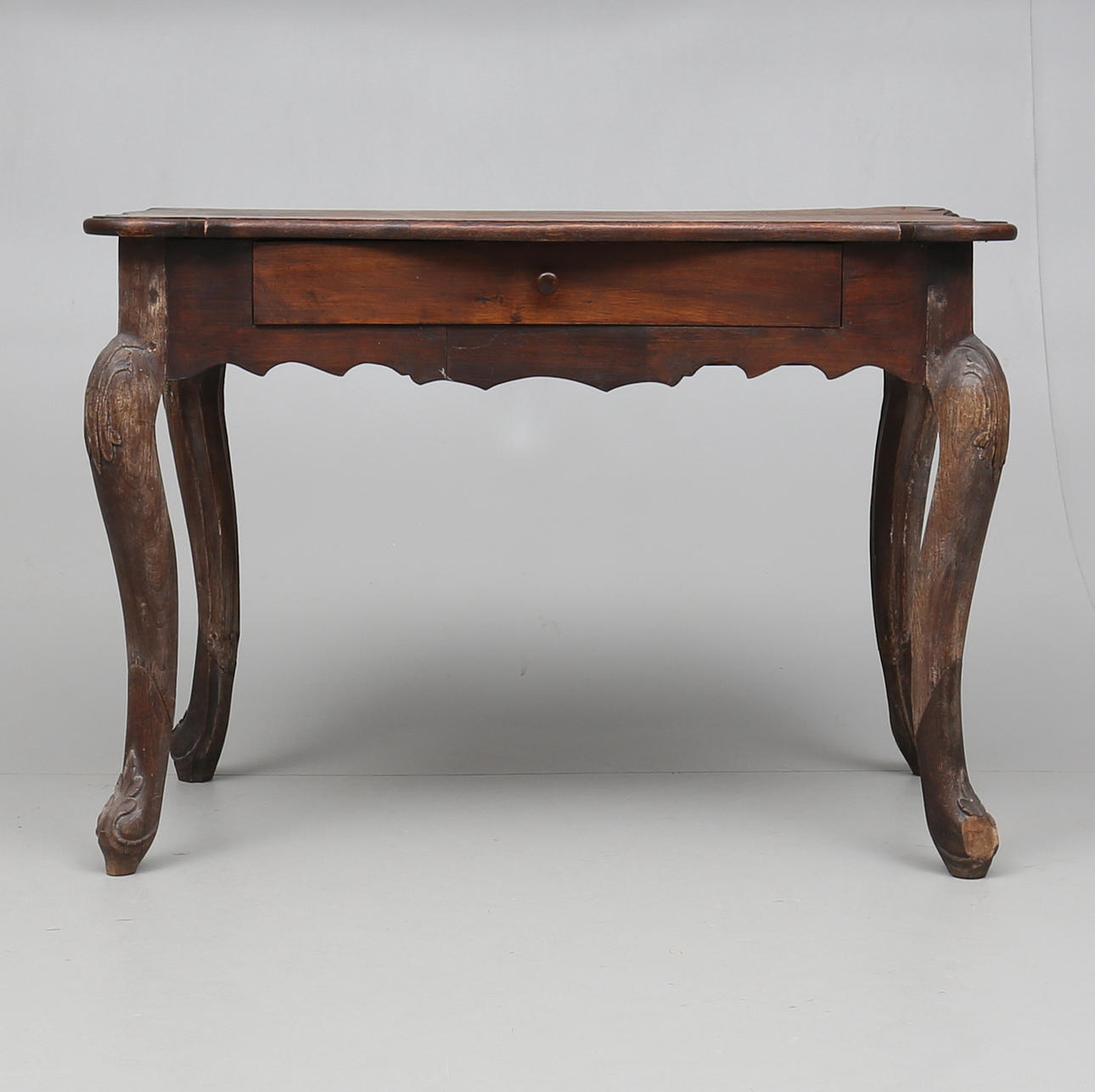 BORD, senbarockstil, 1900-talets första hälft.