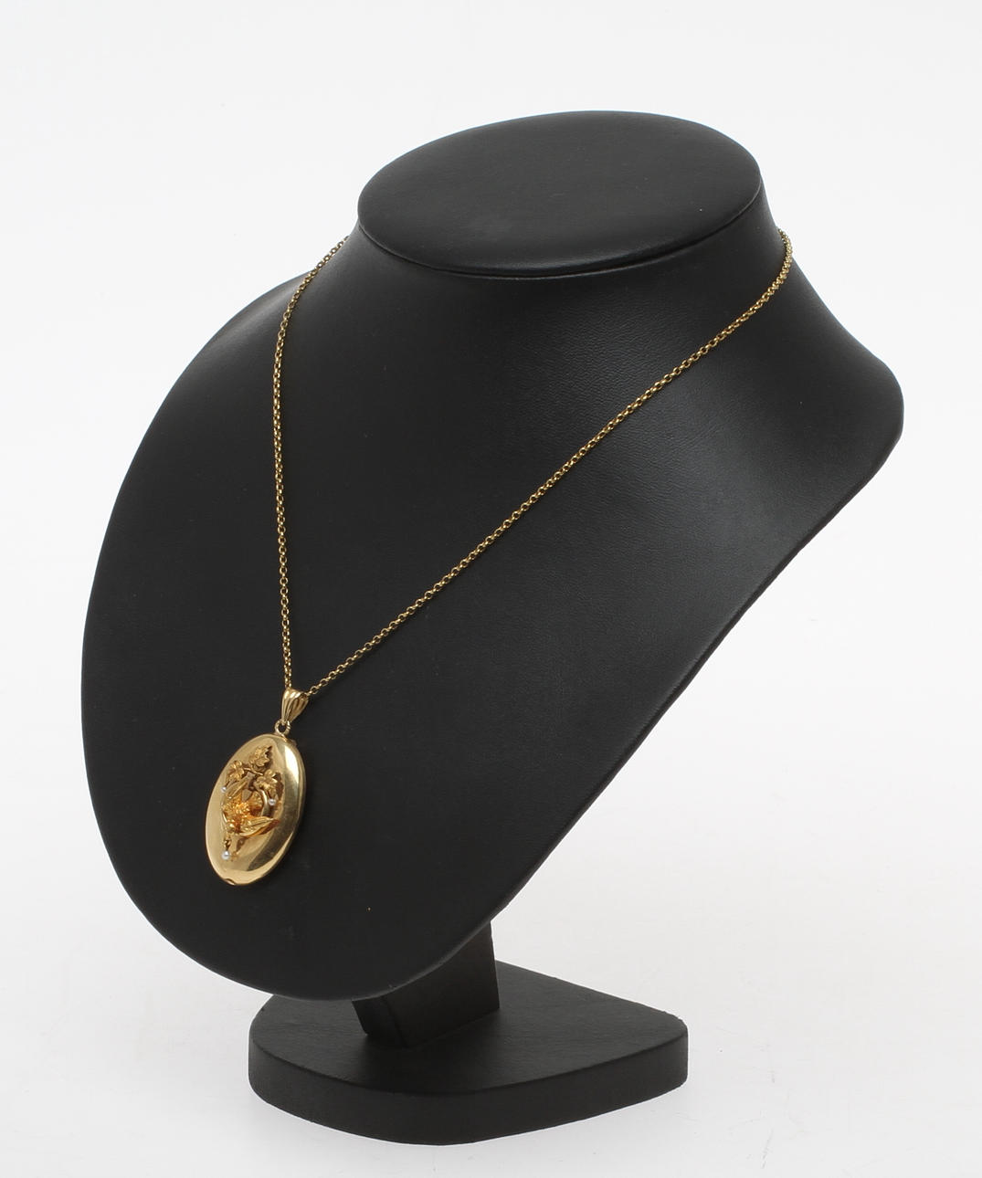 HÄNGE med gömma 18k guld, sekelskiftet 1800/1900 samt KEDJA 18k guld.