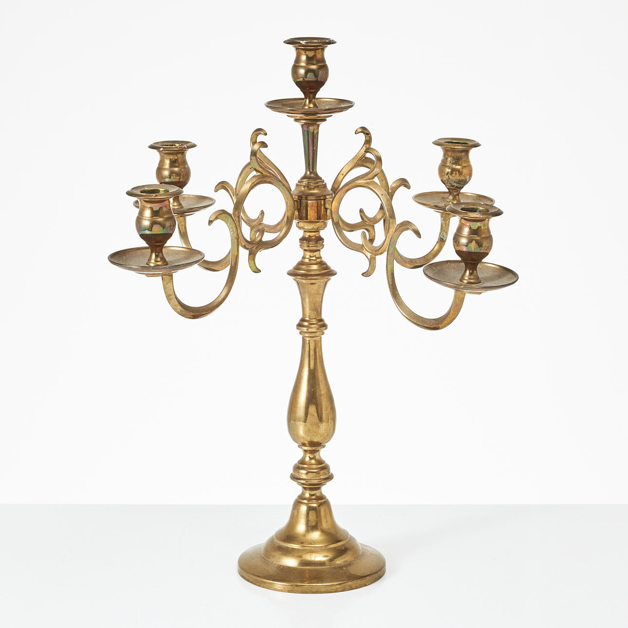 Un candelabro de bronce «No 105», Skultuna.