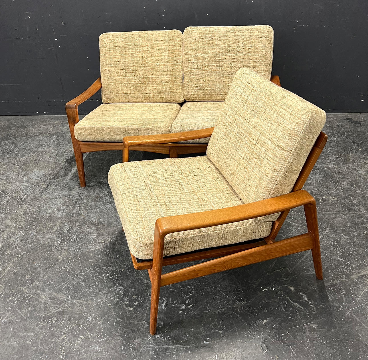 ARNE WAHL IVERSEN. SOFÁ Y SILLÓN.