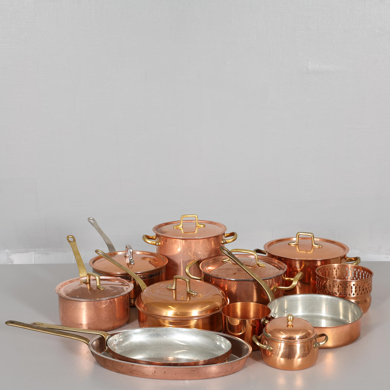 COPPER OBJECTS 12 pieces including Krögarhuset and Dorre. Silver ...