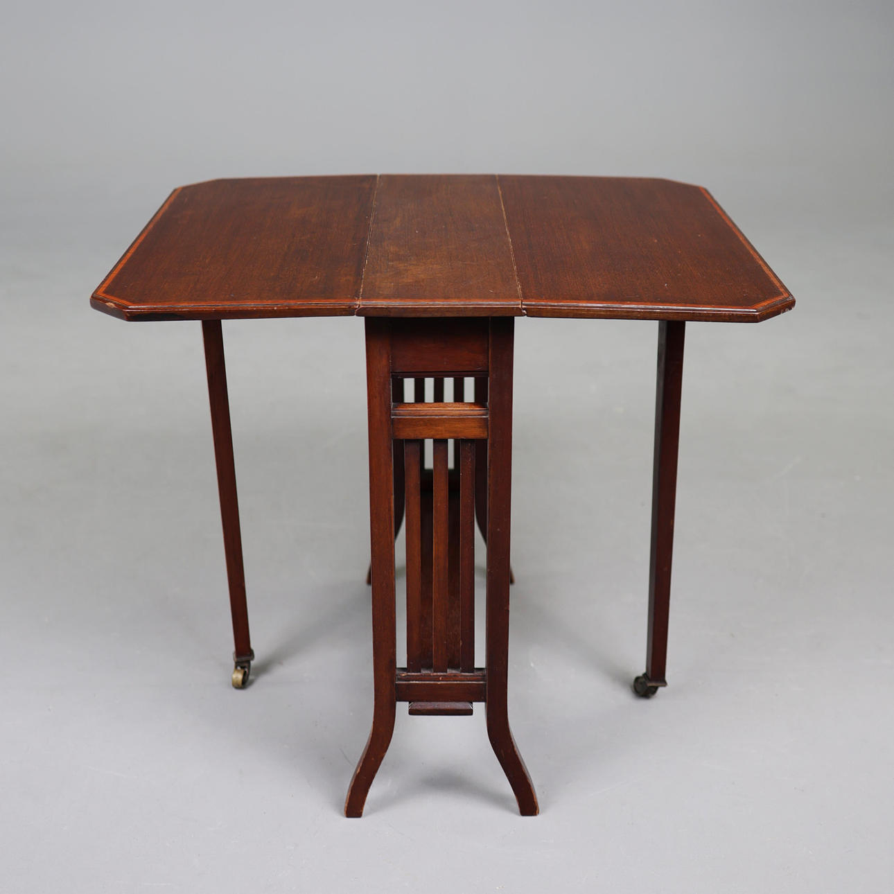 SUTHERLAND TABLE. Furniture - Tables - Auctionet