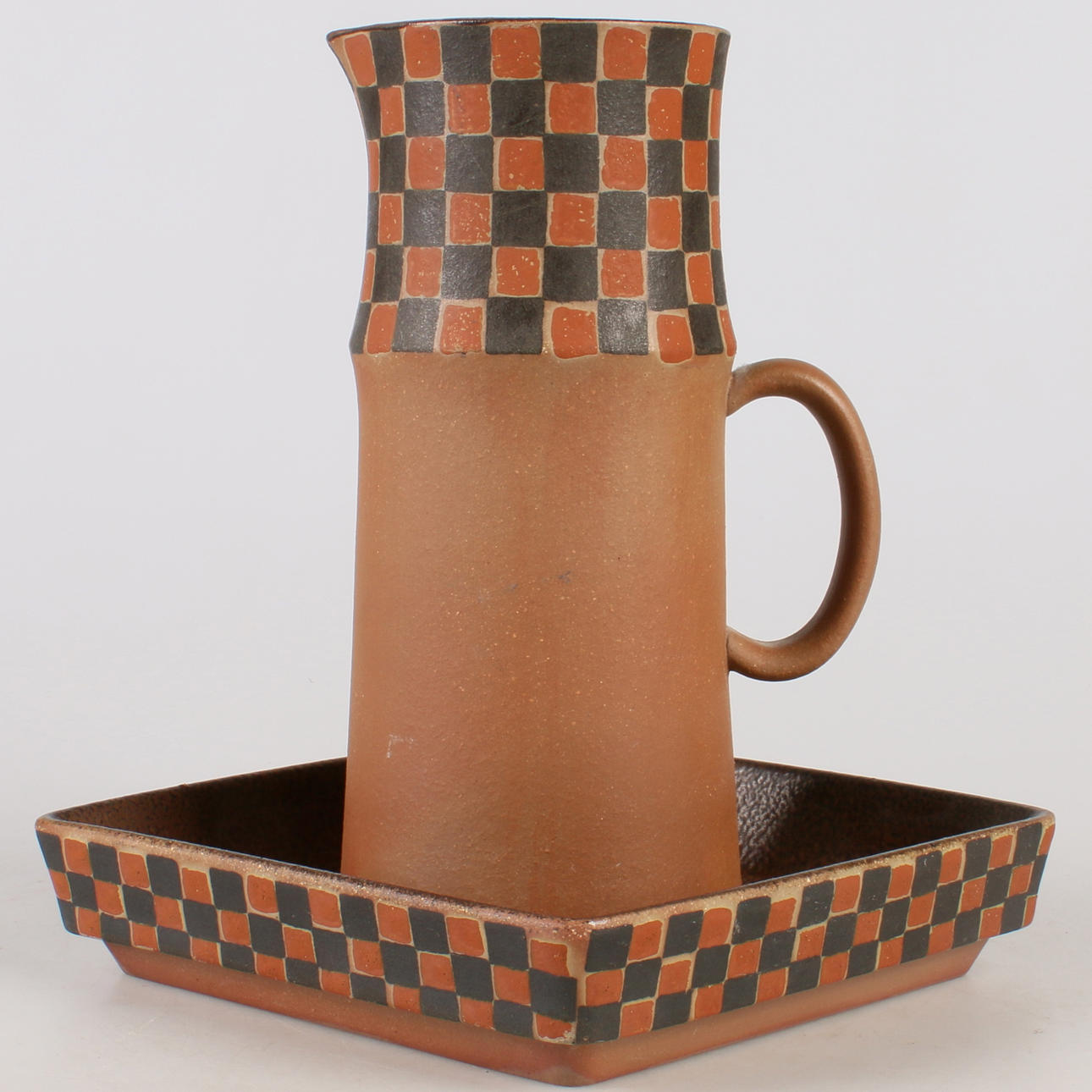 TILLBRINGARE, samt fat, stengods, "Silur", Stig Lindberg, Gustavsberg.