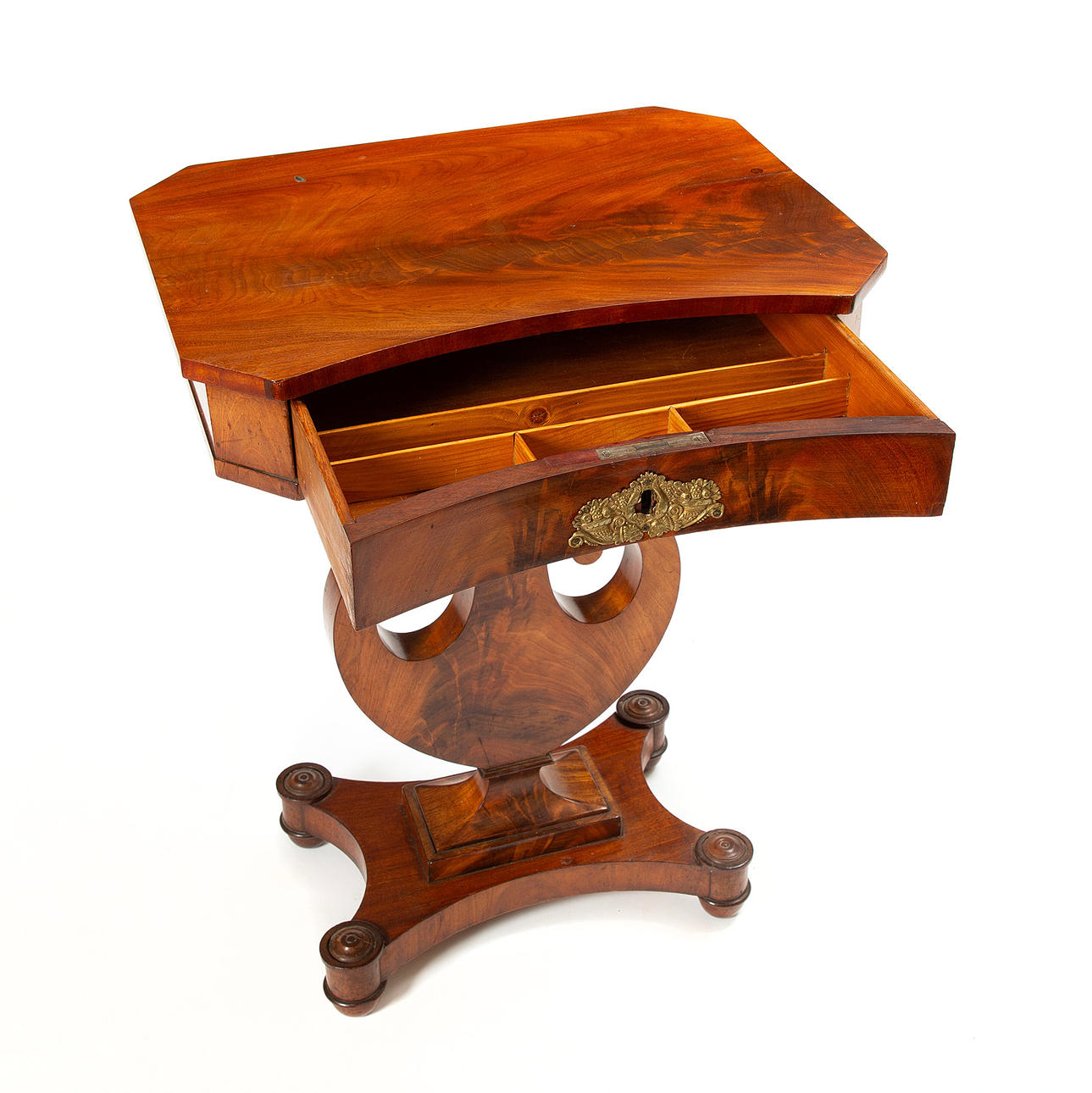 SEWING TABLE. Attributed to Johan Öman, mahogany, Karl Johan, first ...