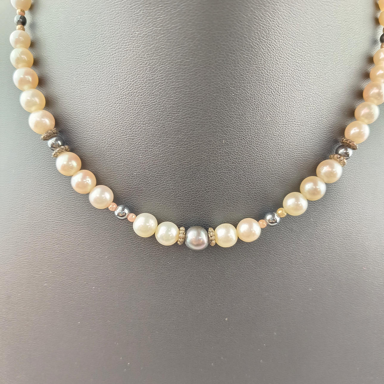 VINTAGE PEARL NECKLACE.