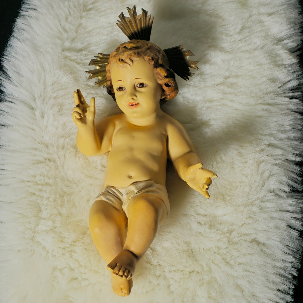 CHILD JESUS IN STUCCO OLOT SCHOOL.