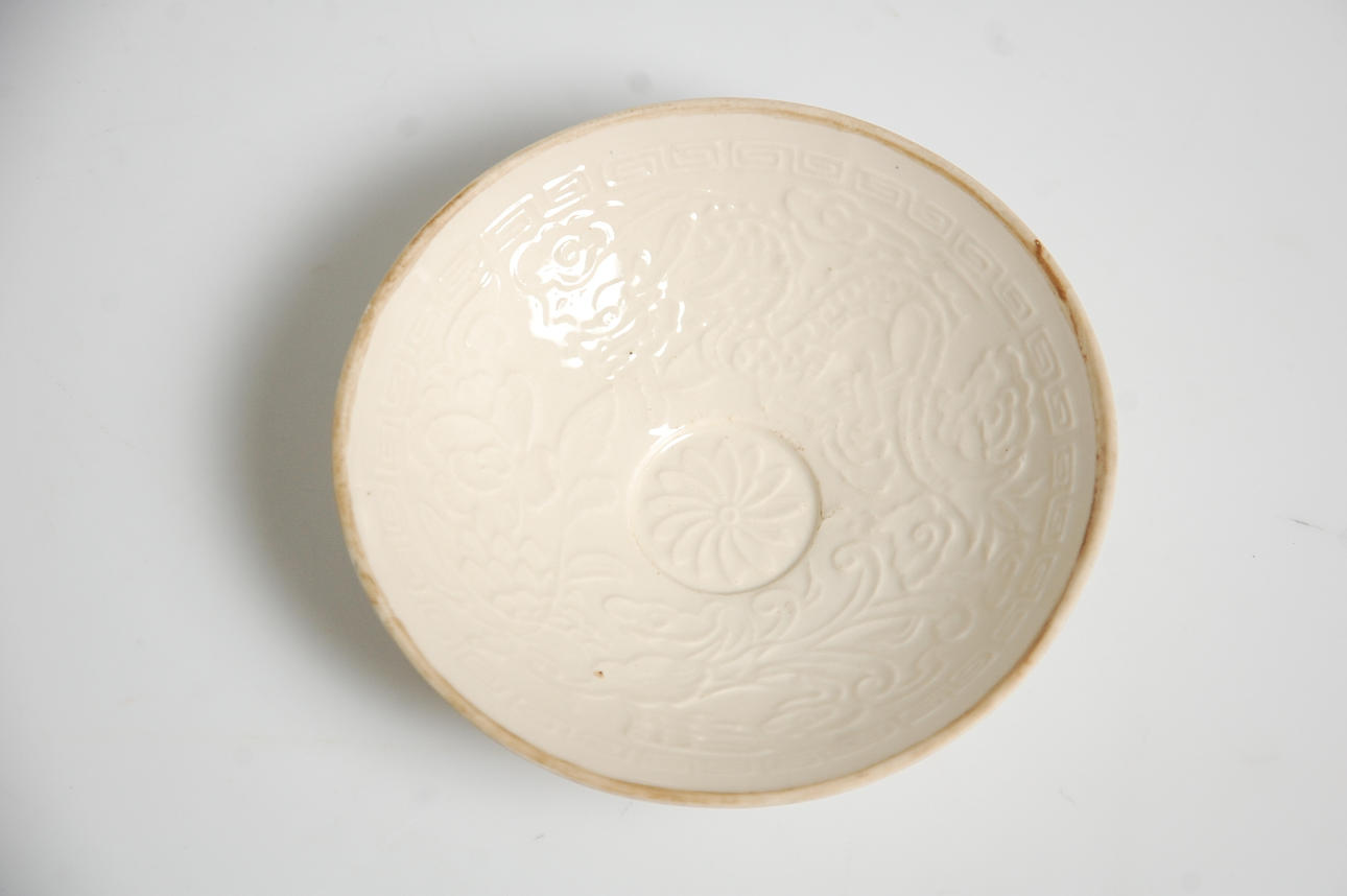 SKÅLFAT, möjligen Song s.k Ding Yao porslin, Kina.