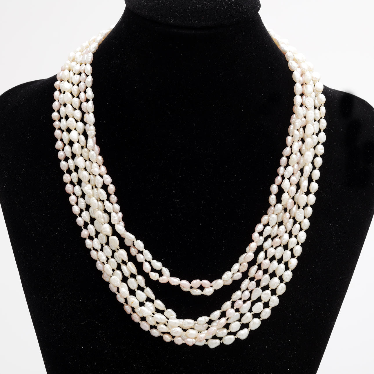 COLLAR DE PERLAS, con cierre de oro, 18 quilates.