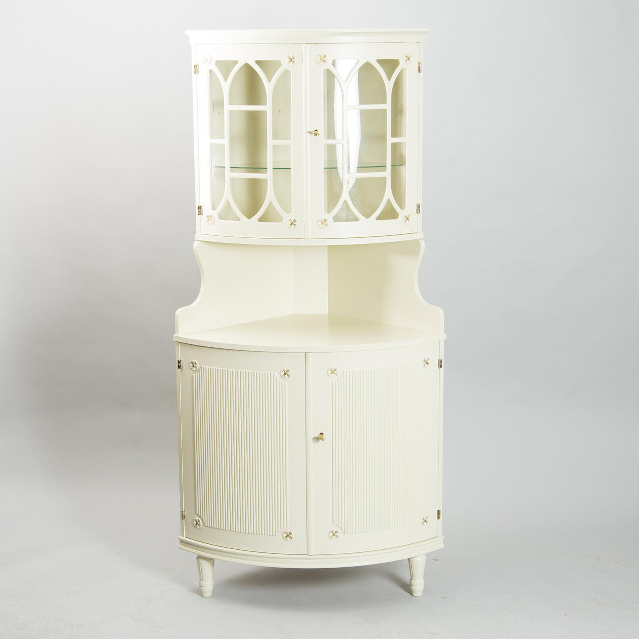 HÖRNVITRINSKÅP, vitmålat, gustaviansk stil.