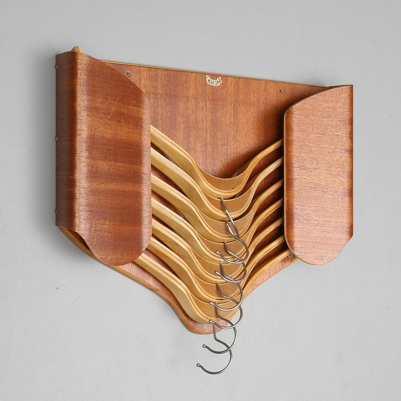 GALGHÅLLARE samt 7 GALGAR, teak, YCKI, 1950-tal.